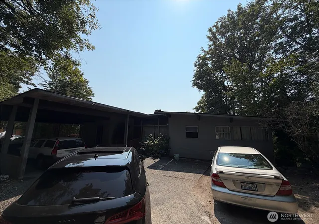 Photo 1 of Sale Pending at 3700 E Superior St, Seattle, WA 98122 | MLS# NWM2568621 | Listing updated on 2026-09-25
