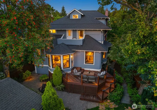 Photo 2 of Sale Pending at 723 12th Ave E, Seattle, WA 98102 | MLS# NWM2568632 | Listing updated on 2026-09-22