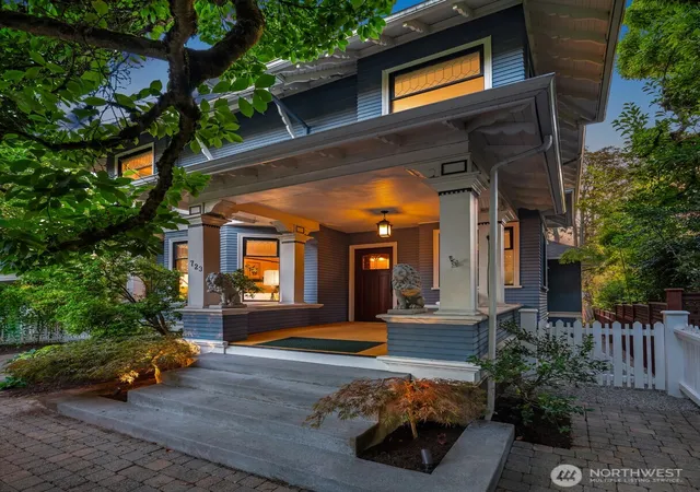 Photo 3 of Sale Pending at 723 12th Ave E, Seattle, WA 98102 | MLS# NWM2568632 | Listing updated on 2026-09-22