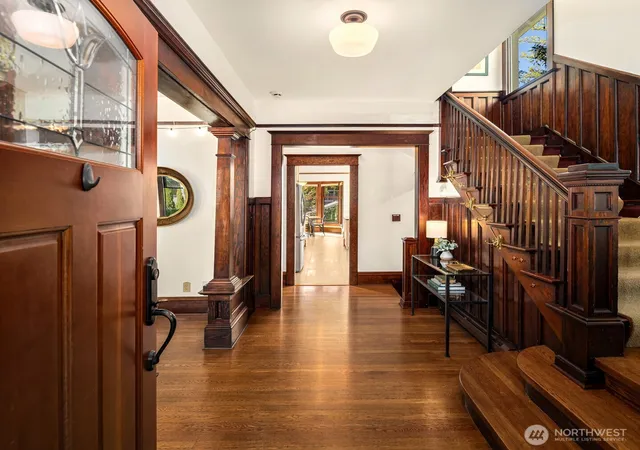 Photo 4 of Sale Pending at 723 12Th Ave E, Seattle, WA 98102 | MLS# NWM2568632 | Listing updated on 2026-09-22