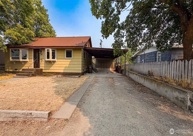Photo 3 of Single family home for sale at 1123 Central Ave, Oroville, WA 98844 | MLS# NWM2568635 | Listing updated on 2026-09-23