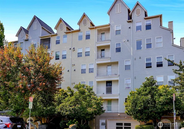 Photo 3 of Condo for sale at 2522 Rucker Ave #303, Everett, WA 98201 | MLS# NWM2568637 | Listing updated on 2026-09-20