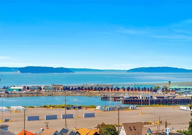 Photo 4 of Condo for sale at 2522 Rucker Ave #303, Everett, WA 98201 | MLS# NWM2568637 | Listing updated on 2026-09-20