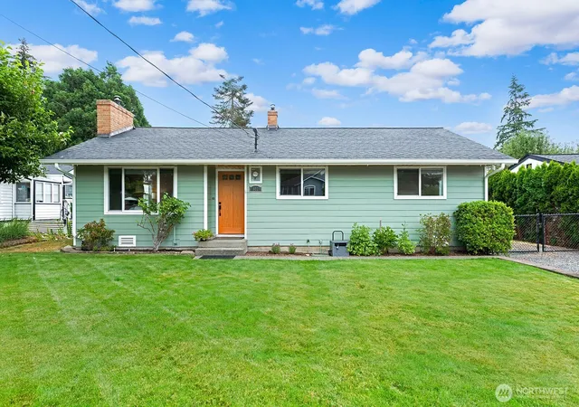 Photo 3 of Single family home for sale at 16026 16th Avenue Sw, Burien, WA 98166 | MLS# NWM2568657 | Listing updated on 2026-10-01