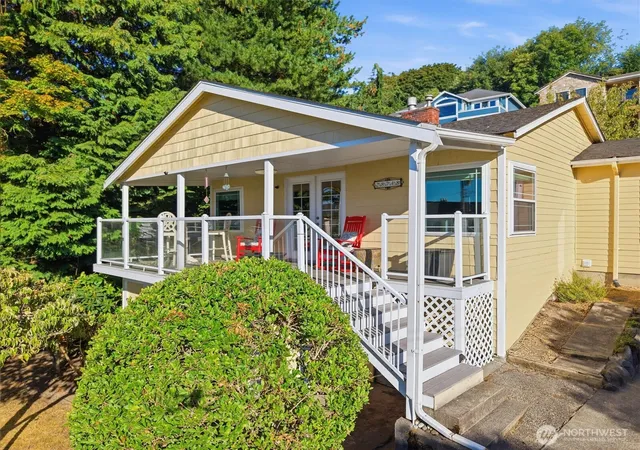 Photo 2 of Single family home for sale at 28748 Sound View Dr S, Des Moines, WA 98198 | MLS# NWM2568661 | Listing updated on 2026-09-26