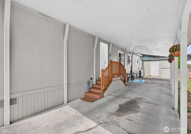 Photo 2 of Sale Pending at 304 Pheasant Ln, Longview, WA 98632 | MLS# NWM2568664 | Listing updated on 2026-08-27