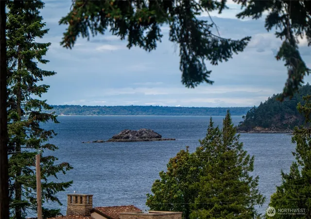 Photo 2 of Sale Pending at 907 Chuckanut Dr, Bellingham, WA 98229 | MLS# NWM2568671 | Listing updated on 2026-09-20