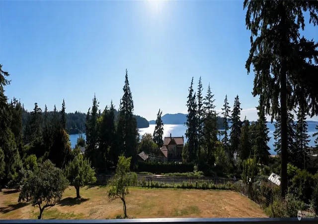 Photo 3 of Sale Pending at 907 Chuckanut Dr, Bellingham, WA 98229 | MLS# NWM2568671 | Listing updated on 2026-09-20