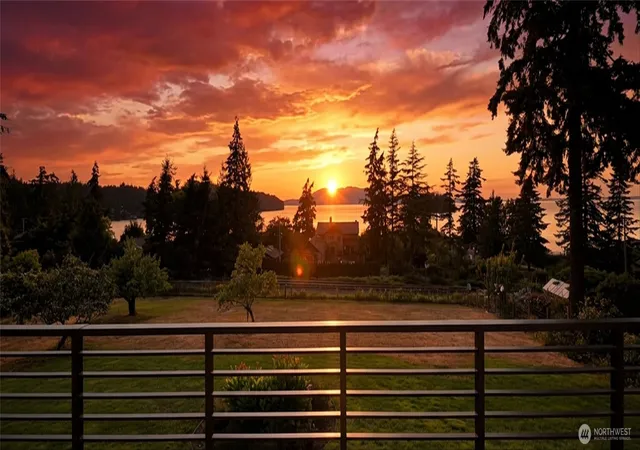 Photo 3 of Sale Pending at 907 Chuckanut Dr, Bellingham, WA 98229 | MLS# NWM2568671 | Listing updated on 2026-09-20