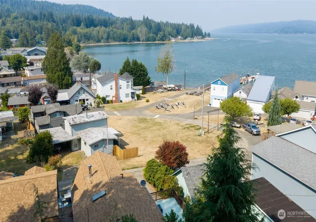 Photo 3 of Single family home for sale at 20 N Tillicum Beach Ln, Shelton, WA 98584 | MLS# NWM2568672 | Listing updated on 2026-09-21