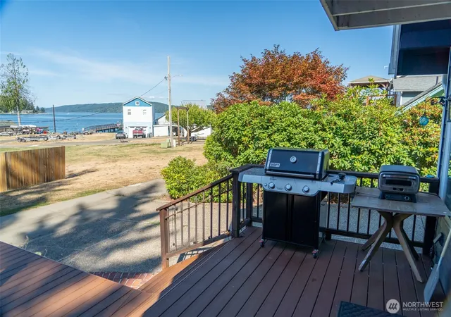 Photo 4 of Single family home for sale at 20 N Tillicum Beach Ln, Shelton, WA 98584 | MLS# NWM2568672 | Listing updated on 2026-09-21