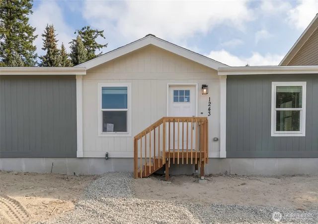 Photo 2 of Manufactured home for sale at 1243 Admirals Dr, Coupeville, WA 98239 | MLS# NWM2568674 | Listing updated on 2026-09-23