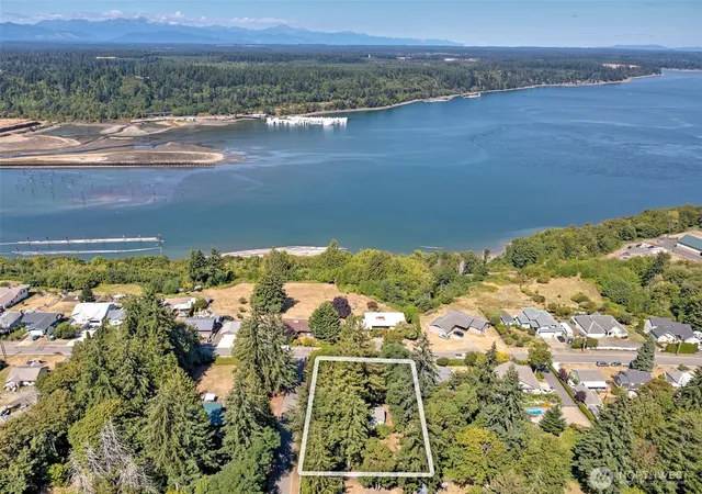 Photo 2 of Single family home for sale at 1306 Center St, Shelton, WA 98584 | MLS# NWM2568682 | Listing updated on 2026-09-23