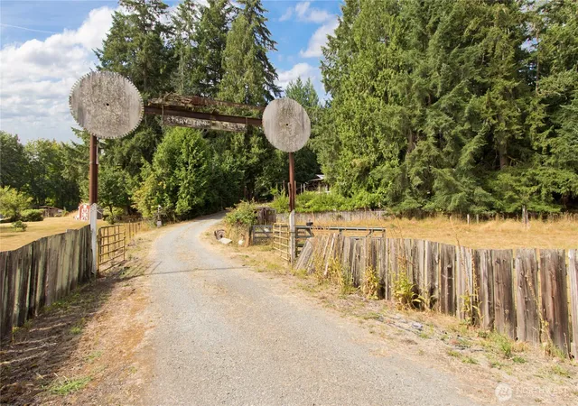 Photo 3 of Sale Pending at 15716 Ap Tubbs Rd E, Buckley, WA 98321 | MLS# NWM2568691 | Listing updated on 2026-09-30