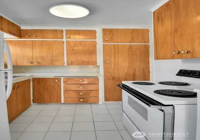 Photo 4 of Condo for sale at 756 Broadway Ave E #202, Seattle, WA 98102 | MLS# NWM2568694 | Listing updated on 2026-09-23