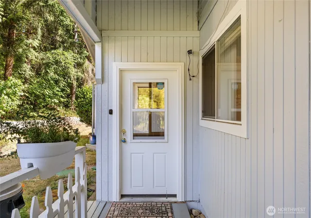 Photo 3 of Single family home for sale at 21220 SE 284th Street, Kent, WA 98042 | MLS# NWM2568697 | Listing updated on 2026-09-25