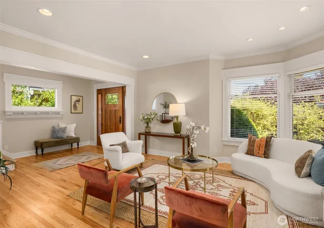 Photo 3 of Sale Pending at 4549 Thackeray Pl NE, Seattle, WA 98105 | MLS# NWM2568705 | Listing updated on 2026-09-25