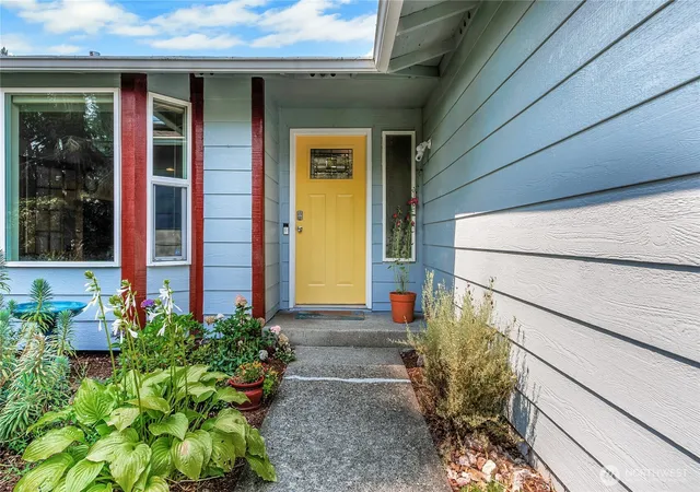 Photo 3 of Single family home for sale at 10304 63rd Avenue Ct E, Puyallup, WA 98373 | MLS# NWM2568710 | Listing updated on 2026-09-25