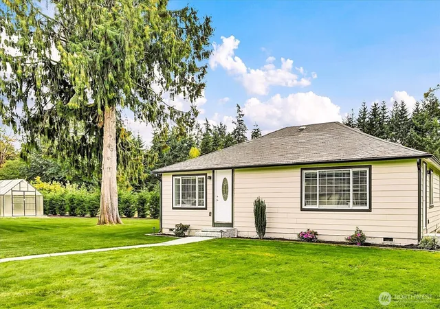 Photo 3 of Single family home for sale at 5511 Waller Rd E, Tacoma, WA 98443 | MLS# NWM2568720 | Listing updated on 2026-09-23