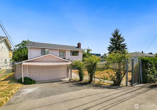 Photo 2 of Sale Pending at 6774 28th Avenue S, Seattle, WA 98108 | MLS# NWM2568723 | Listing updated on 2026-09-25