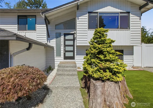 Photo 2 of Sale Pending at 4525 149th Place Sw, Lynnwood, WA 98087 | MLS# NWM2568725 | Listing updated on 2026-10-03