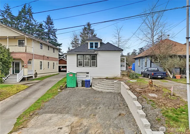 Photo 3 of Single family home for sale at 285 Earlington Ave SW, Renton, WA 98057 | MLS# NWM2568740 | Listing updated on 2026-09-23