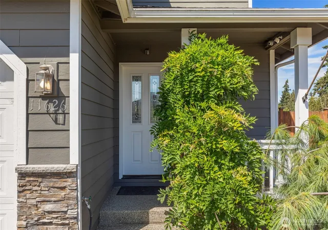 Photo 2 of Single family home for sale at 11626 50th Drive Se, Everett, WA 98208 | MLS# NWM2568744 | Listing updated on 2026-09-23