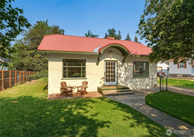 Photo 2 of Pending - Backup Offer Requested at 831 Valencia St, Walla Walla, WA 99362 | MLS# NWM2568798 | Listing updated on 2026-09-25