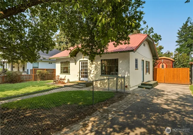 Photo 3 of Single family home for sale at 831 Valencia St, Walla Walla, WA 99362 | MLS# NWM2568798 | Listing updated on 2026-09-25