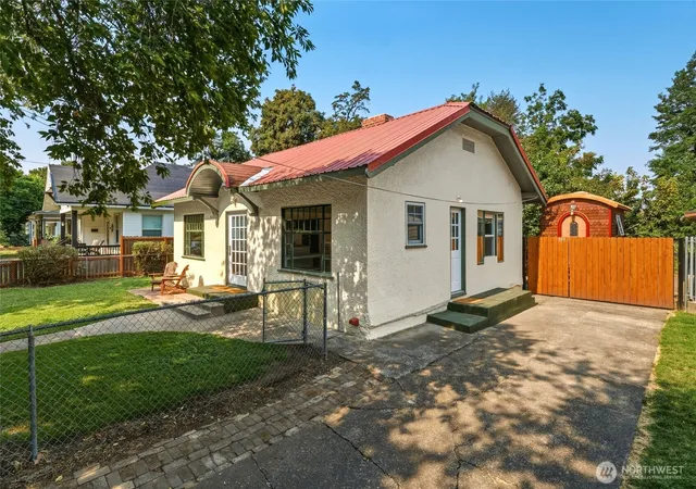 Photo 4 of Single family home for sale at 831 Valencia St, Walla Walla, WA 99362 | MLS# NWM2568798 | Listing updated on 2026-09-25