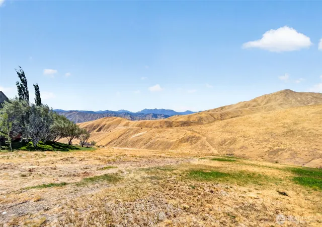 Photo 1 of Land for sale at 4284 April Dr, Wenatchee, WA 98801 | MLS# NWM2568840 | Listing updated on 2026-09-23