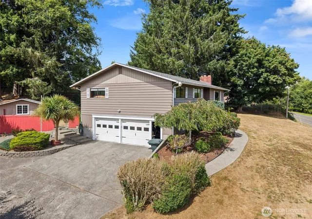 Photo 2 of Single family home for sale at 1212 Fowler St, Raymond, WA 98577 | MLS# NWM2568846 | Listing updated on 2026-09-23