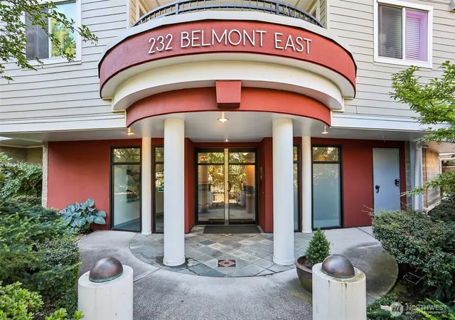 Photo 3 of Sale Pending at 232 Belmont Ave E #301, Seattle, WA 98102 | MLS# NWM2568858 | Listing updated on 2026-09-28