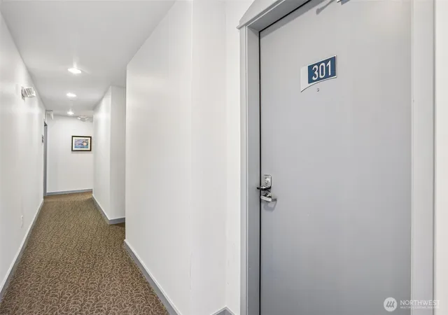 Photo 3 of Sale Pending at 232 Belmont Ave E #301, Seattle, WA 98102 | MLS# NWM2568858 | Listing updated on 2026-09-28