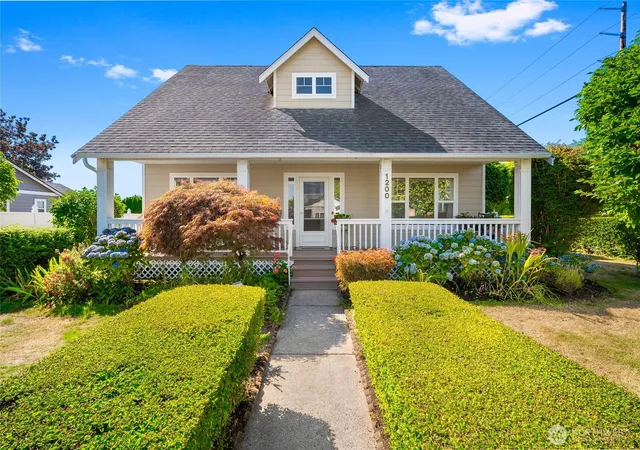 Photo 2 of Single family home for sale at 1200 Elm St, Lynden, WA 98264 | MLS# NWM2568860 | Listing updated on 2026-09-23