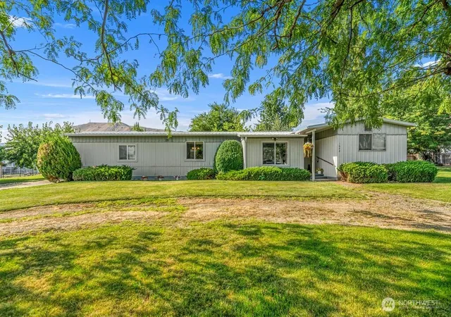 Manufactured home for sale at 1642 Antles Ave, Wenatchee, WA 98801 | MLS# NWM2568868