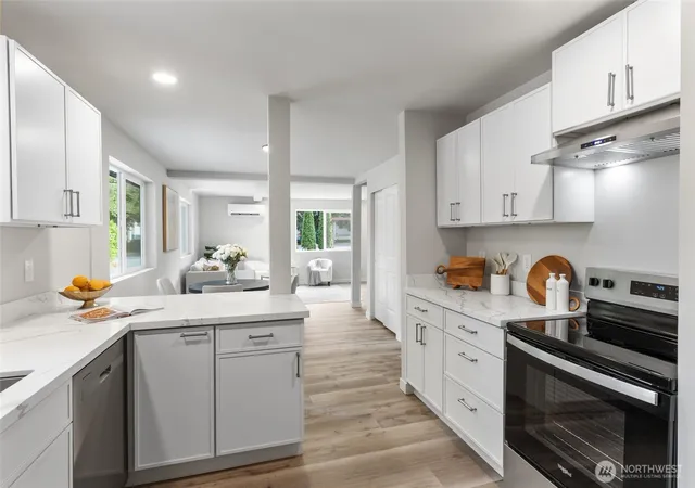 Photo 3 of Single family home for sale at 2531 Monroe Ave, Everett, WA 98203 | MLS# NWM2568875 | Listing updated on 2026-09-23