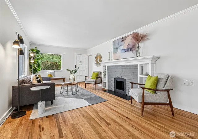 Photo 3 of Sale Pending at 1025 NE 103rd Street, Seattle, WA 98125 | MLS# NWM2568881 | Listing updated on 2026-09-29