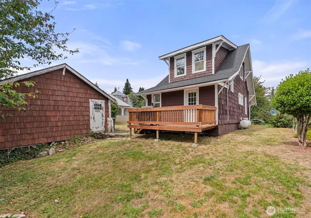 Photo 2 of Sale Pending at 306 B St, South Bend, WA 98586 | MLS# NWM2568892 | Listing updated on 2026-09-19