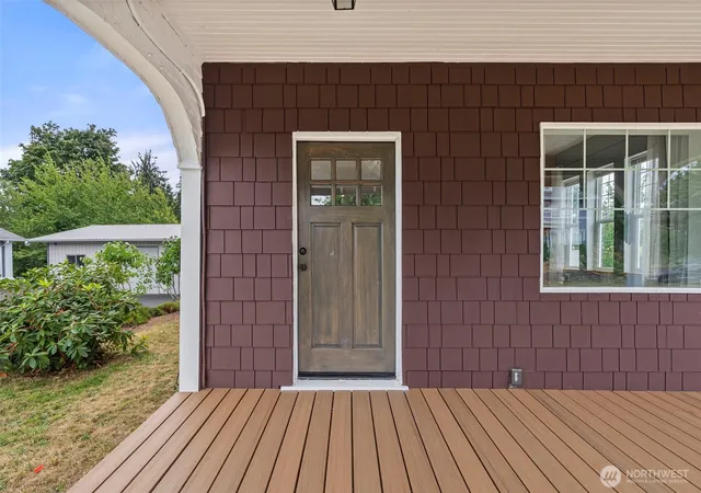 Photo 3 of Sale Pending at 306 B St, South Bend, WA 98586 | MLS# NWM2568892 | Listing updated on 2026-09-19