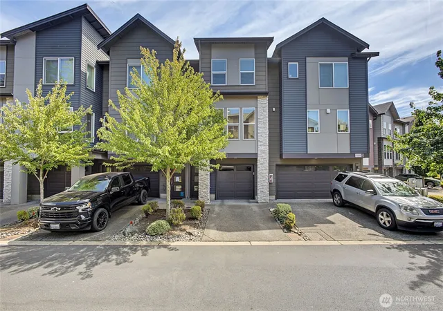 Photo 2 of Pending - Backup Offer Requested at 12915 20th Drive W #F, Everett, WA 98204 | MLS# NWM2568907 | Listing updated on 2026-09-07