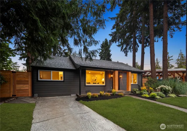 Photo 2 of Single family home for sale at 12520 24th Avenue Ne, Seattle, WA 98125 | MLS# NWM2568916 | Listing updated on 2026-10-01