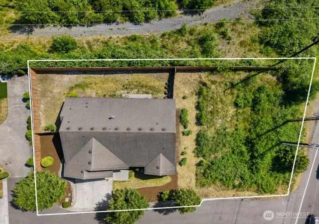 Photo 2 of Single family home for sale at 7523 Broadway, Everett, WA 98203 | MLS# NWM2568920 | Listing updated on 2026-09-25