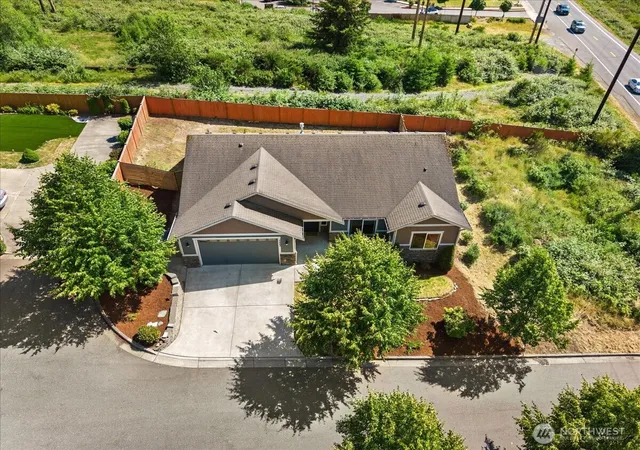Photo 4 of Single family home for sale at 7523 Broadway, Everett, WA 98203 | MLS# NWM2568920 | Listing updated on 2026-09-25
