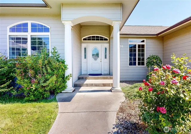 Photo 2 of Single family home for sale at 1916 Se Clover Ct, College Place, WA 99324 | MLS# NWM2568924 | Listing updated on 2026-09-23