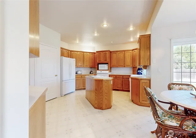Photo 3 of Single family home for sale at 1916 Se Clover Ct, College Place, WA 99324 | MLS# NWM2568924 | Listing updated on 2026-09-23