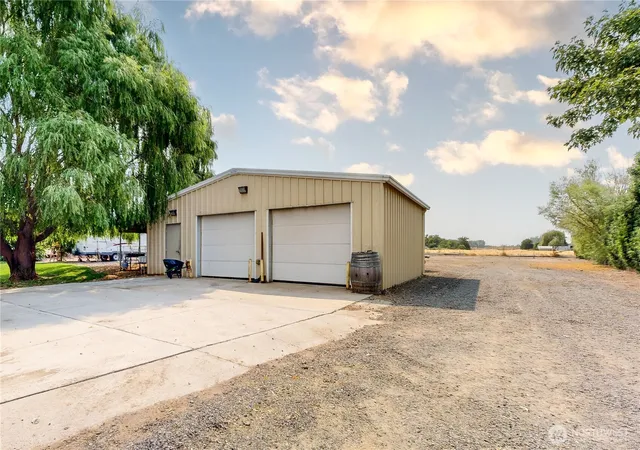 Photo 2 of Sale Pending at 52406 Sunquist Rd, Milton Freewater, OR 97862 | MLS# NWM2568925 | Listing updated on 2026-09-25