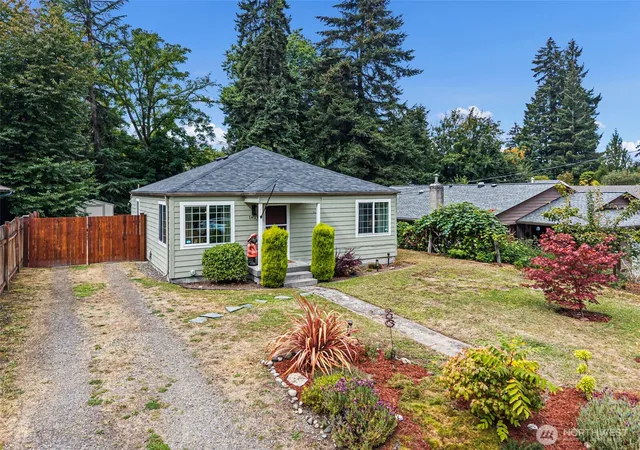 Photo 2 of Single family home for sale at 1827 Se Orange St, Olympia, WA 98501 | MLS# NWM2568958 | Listing updated on 2026-09-29