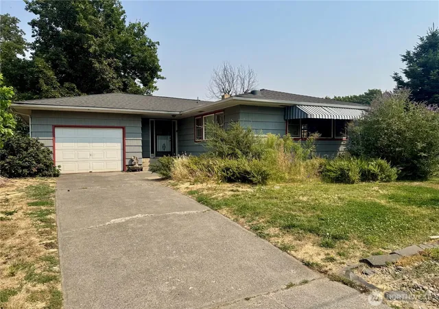 Photo 1 of Sale Pending at 309 E 7th Street, Waitsburg, WA 99361 | MLS# NWM2568988 | Listing updated on 2026-10-01