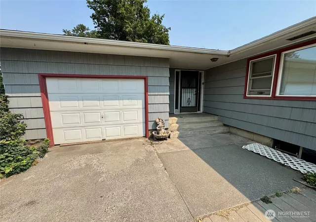 Photo 3 of Sale Pending at 309 E 7th Street, Waitsburg, WA 99361 | MLS# NWM2568988 | Listing updated on 2026-10-01